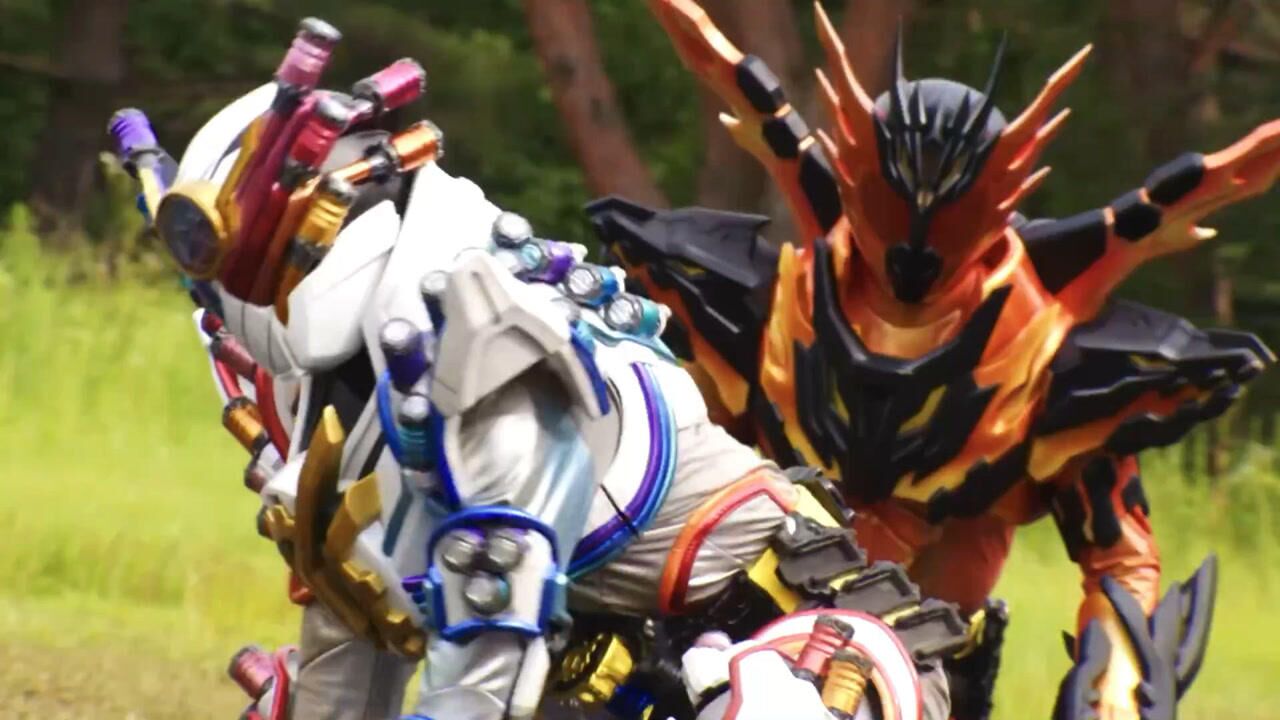 假面骑士:大敌当前龙我居然还踢了战兔一脚!