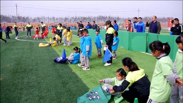 儿童节小学生活泼有趣的“袋鼠跳”