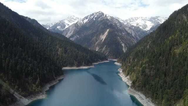 离天很近的地方,九寨沟长海,山水如画.