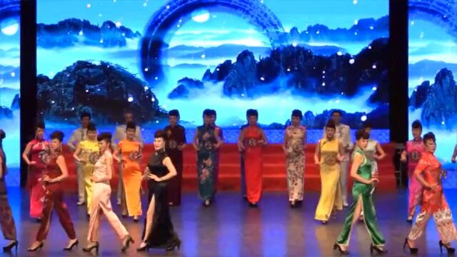 庆祝中国共产党成立100周年秀夕阳文艺汇演服饰表演《花样霓裳》