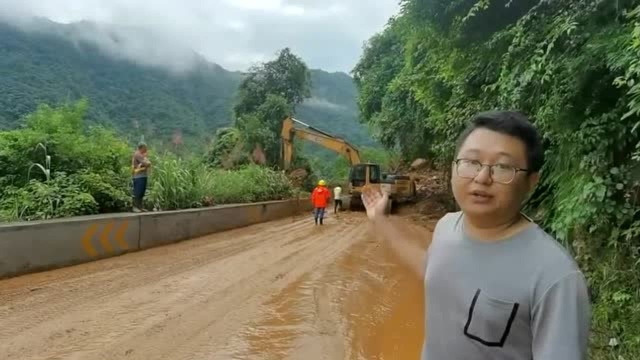 资兴:深夜突降暴雨 干群紧急抢险救援