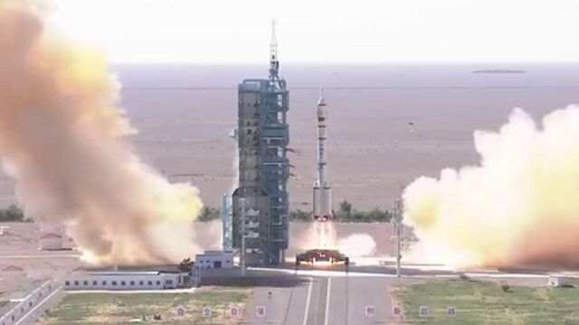 神舟十二号发射圆满成功 3名航天员被送入太空