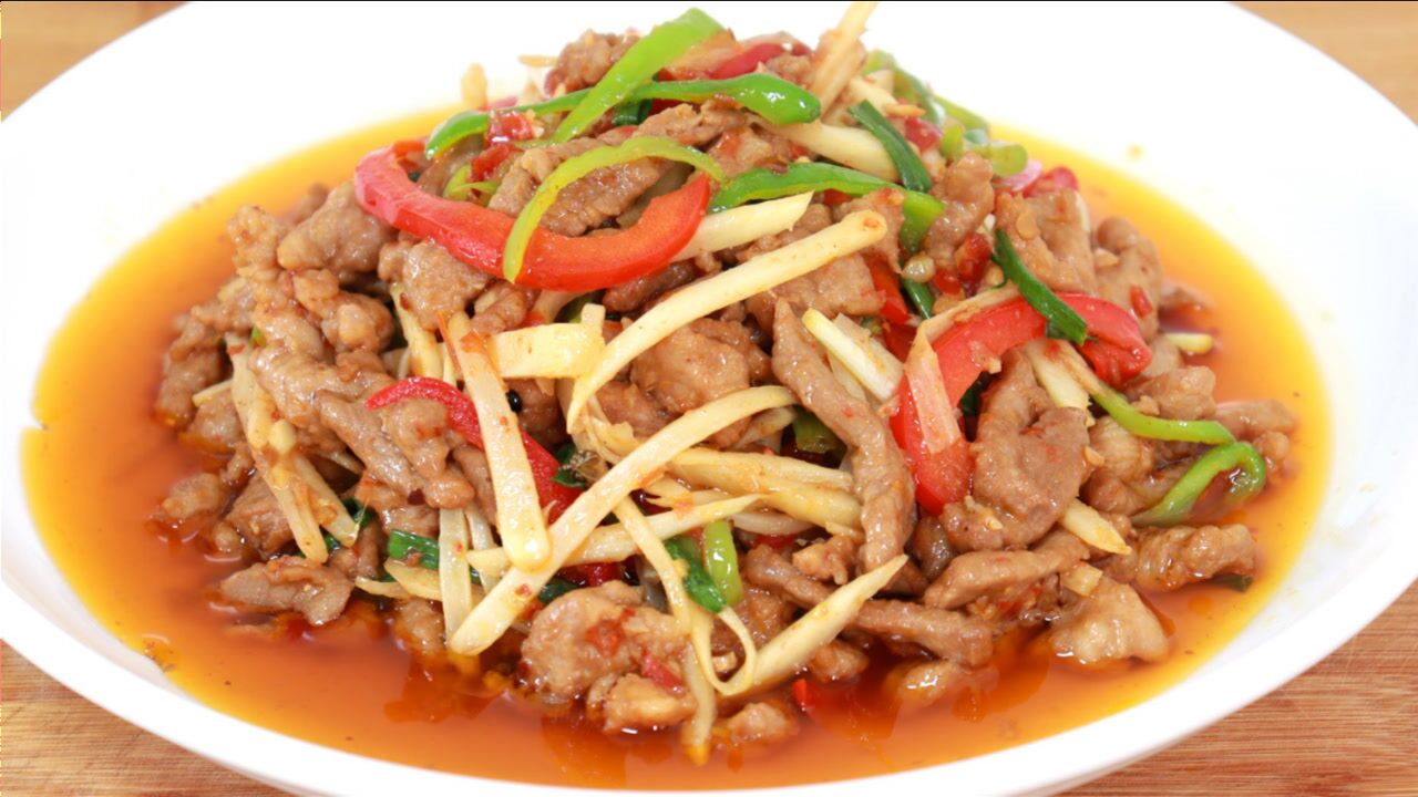川菜经典"仔姜炒肉丝",炒前掌握关键步骤,肉丝滑嫩,仔姜脆爽