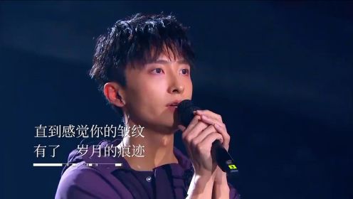 郑恺牛骏峰演唱《至少还有你》，感动全场，歌声深入人心！