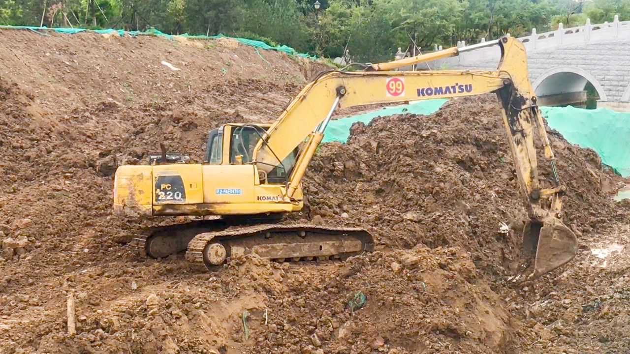 挖掘机、工程车、汽车玩具合集_挖土机现场施工表演,宝宝喜欢的挖掘机工程队挖土工作视频_高清1080P在线观看平台_腾讯视频