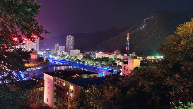 陕西:略阳县标志性建筑——南山塔,饱览县城最美的夜景