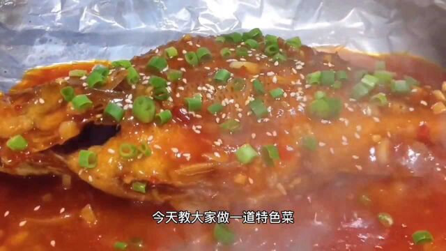 年薪30万大厨教你铁板鲈鱼的正确做法,外脆里嫩,一口下去真是太香了!