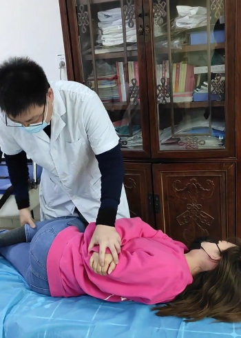 帮小姐姐调整骨盆前倾正骨