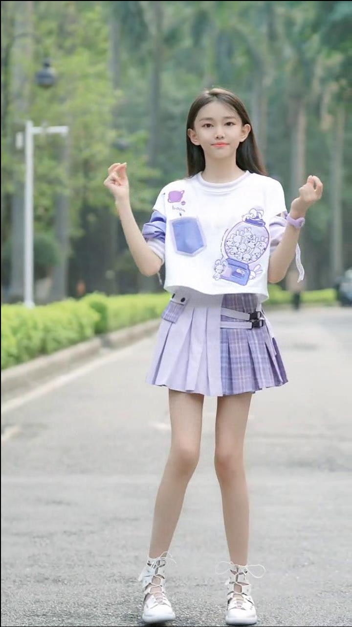 宋小睿户外唱跳《大风吹》活力满满，很有朝气的小姑娘！高清1080p在线观看平台腾讯视频 