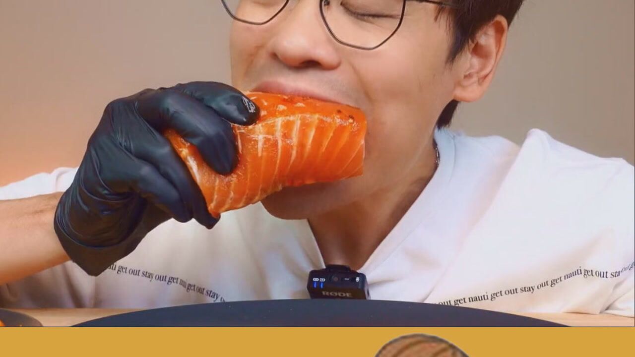 芝士帅哥吃货欧弟听懂请点赞神评即是标题