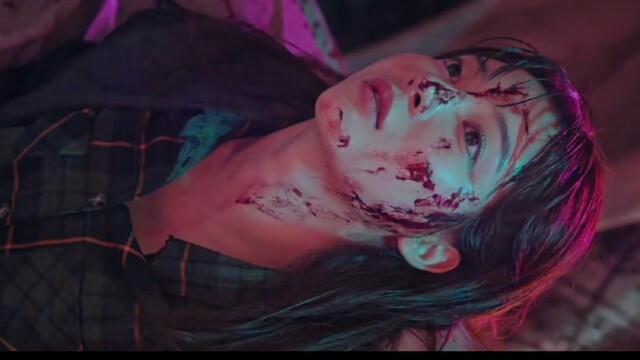 顶楼秀莲找到资料证明雪雅是自己女儿还亲眼目睹雪雅坠楼第36集