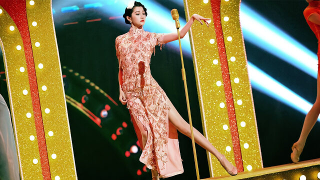 关晓彤跳舞有多性感穿旗袍秀舞姿尽显大长腿把沈腾眼都看直了