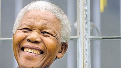 曼德拉入狱27年后，南非政府宣布他无罪释放，曼德拉获得自由