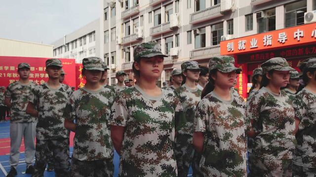 厦门新东方新生军训中! 此刻将稚嫩褪去,用满腔热诚追逐未来~