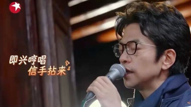 一路唱响:李健把即兴演唱变成了即兴演奏,也太可爱了吧!