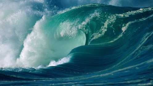 镜头捕捉到的5个深海巨浪，是否会引起您对涵养的深深恐惧？