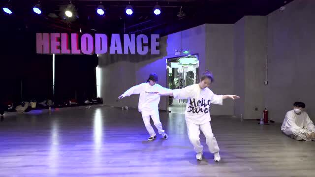 【HELLODANCE阿热斯专访|阳光大男孩的热爱之路】