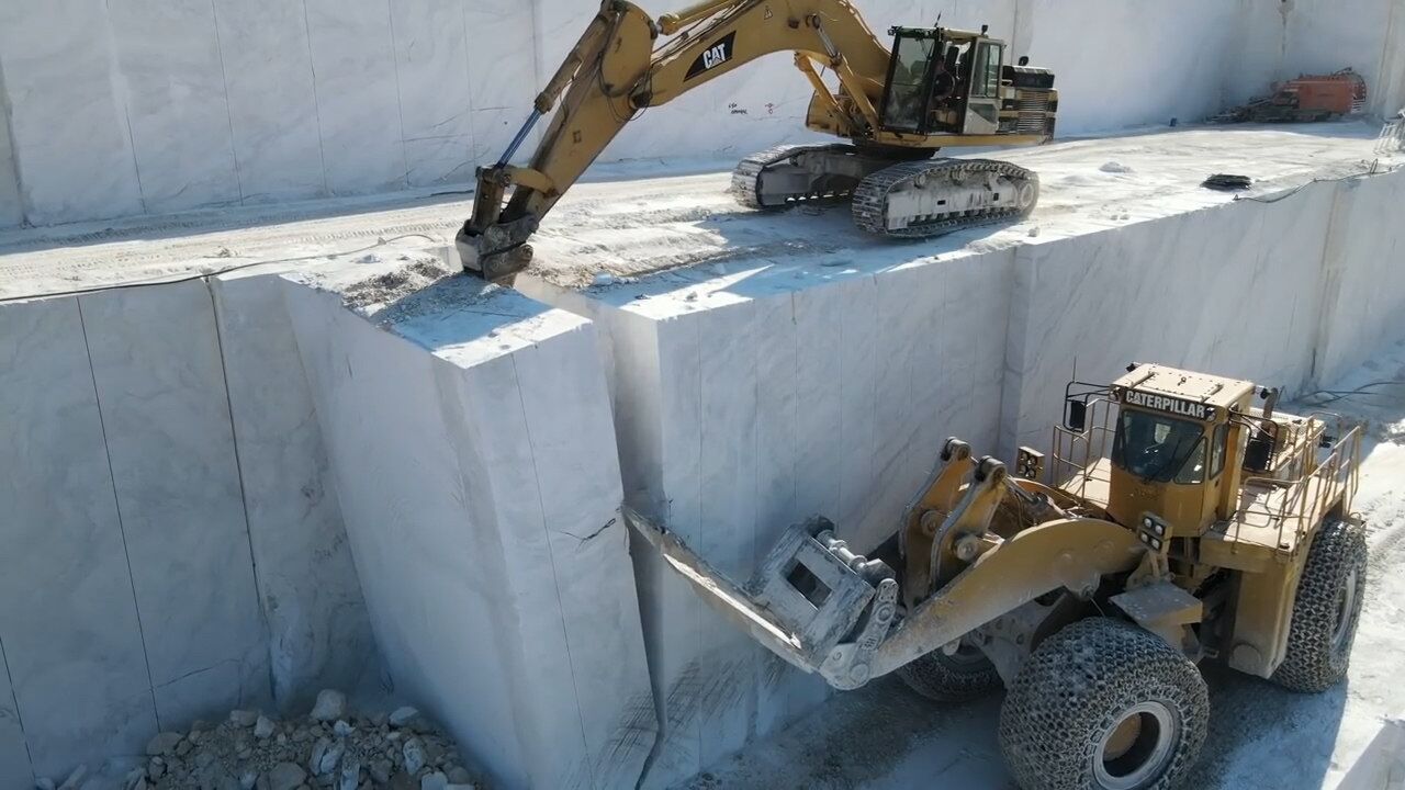 大理石是如何开采的,场面还挺壮观的