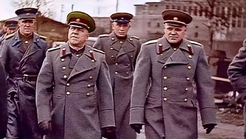 二战德国战败，苏军朱可夫元帅神气满满、进入柏林国会大厦