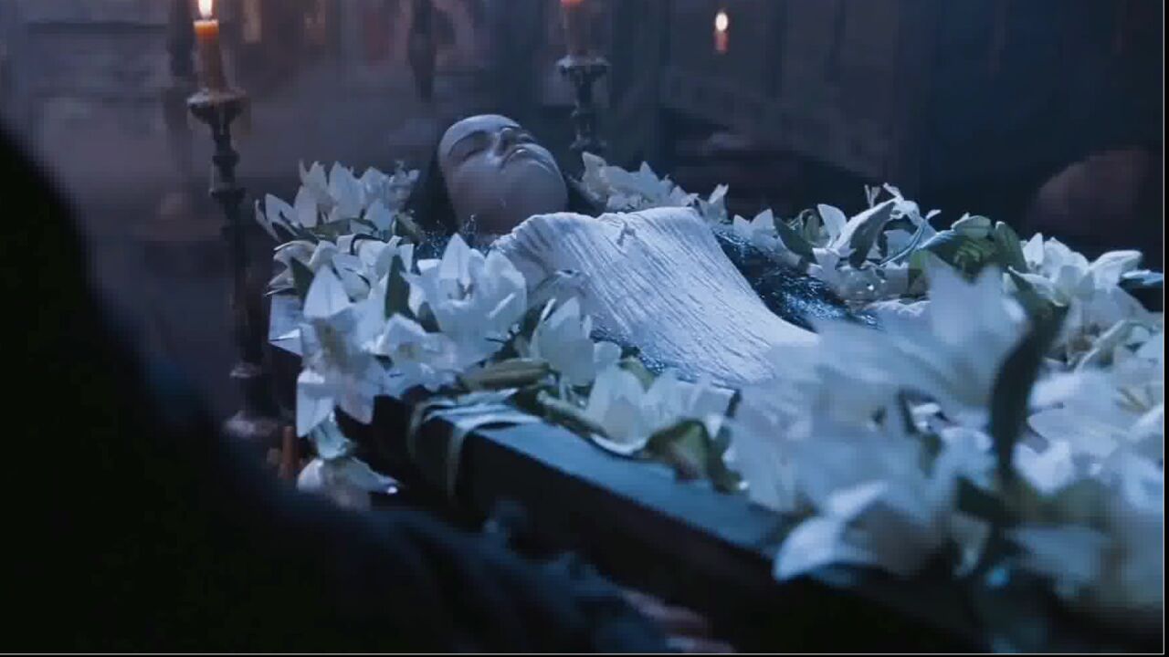 牧师诵经超度亡魂见女尸美丽心生歹意欲行不轨,下一秒惹祸上身了