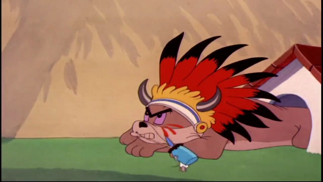 两只小老鼠把狗狗画成印第安人,汤姆看见直接吓的拔腿就跑