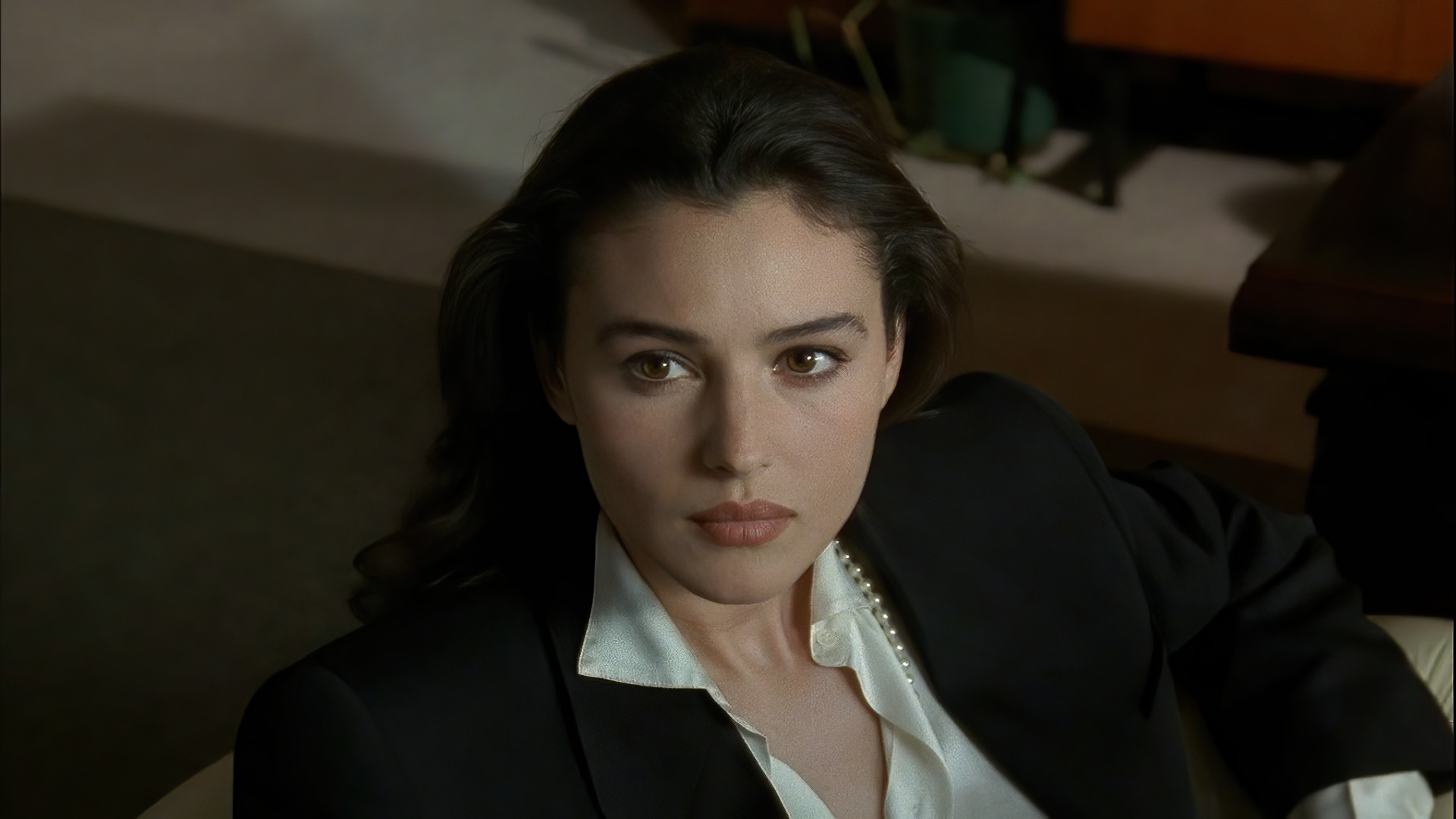 地球之花意大利性感女神莫妮卡贝鲁奇主演,一部让人悸动的电影.