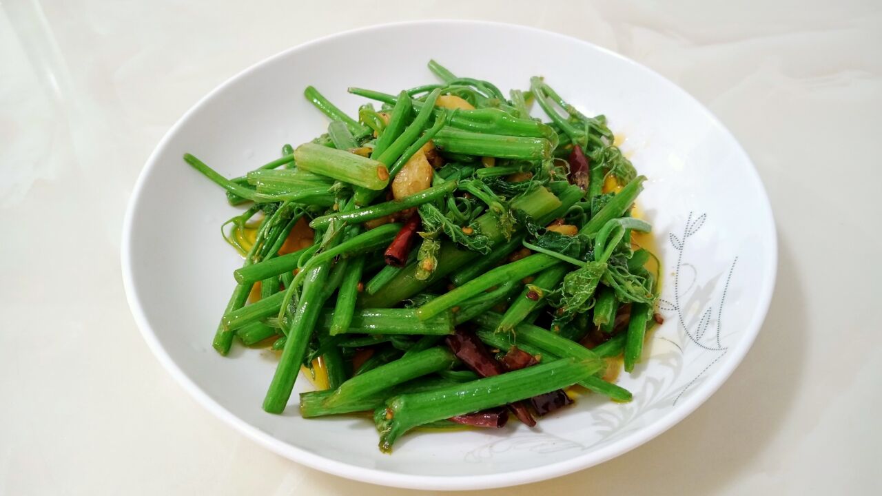 "炝炒龙须菜"酒店一份88,大厨教你正确做法,清脆爽口又解腻_腾讯视频