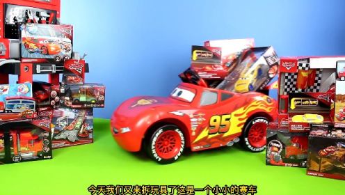 迪士尼汽车拆箱：儿童玩具汽车上的闪电麦昆电池驱动骑行