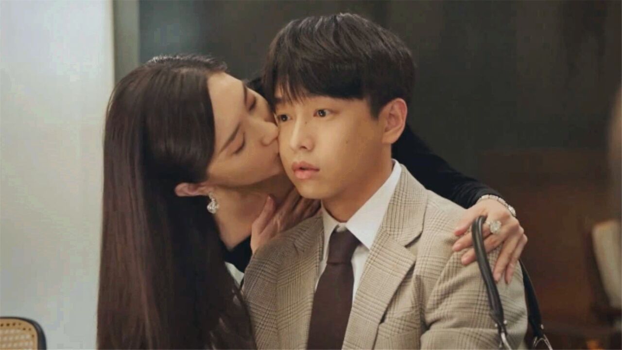女士的法则：江疏影醉酒强吻彭昱畅，醒后不承认，彭昱畅怒吻帮她回忆_腾讯视频