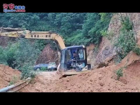 安全诏安 幸福家园——官陂镇:清理山体滑坡 排除安全隐患