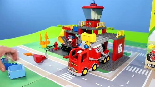 小镇上新建了一座消防站，消防员教大家如何使用消防器材扑灭火灾