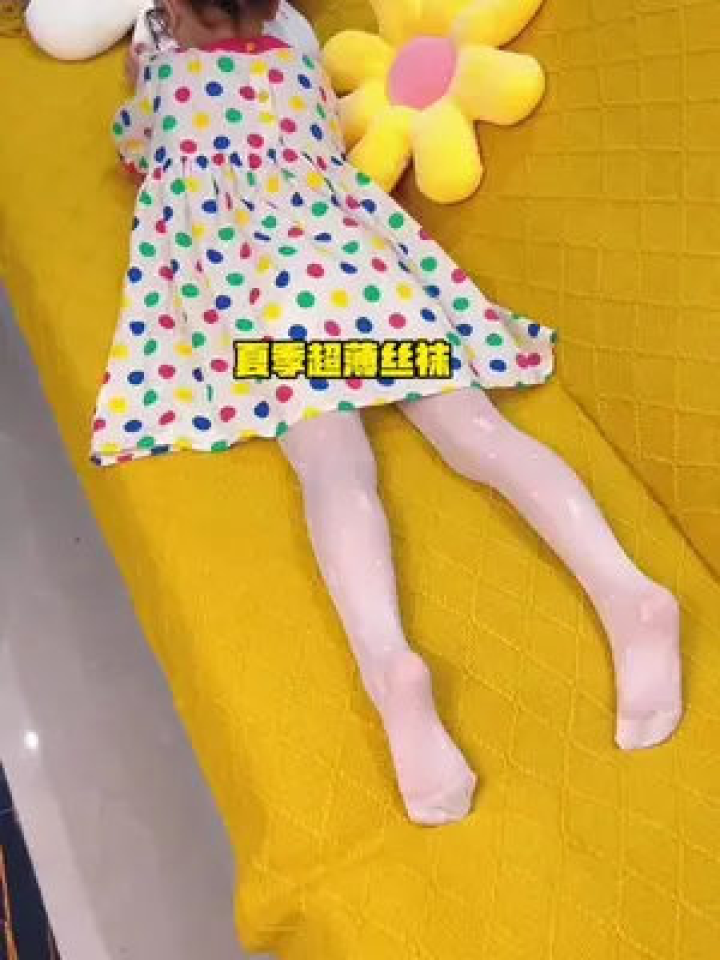 夏天到了小女生喜欢穿美美的裙子，打底裤袜别忘了给她准备两条，精美镂空网眼，轻薄透气不闷汗#母婴好物_腾讯视频