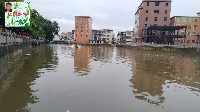 农历五月十七日傍晚青洋山村训练赛龙舟