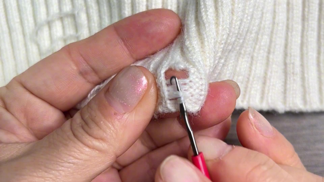 羊毛衫衣边破洞了这样来修补