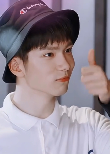 余承恩真的有点帅气和可爱在身上 真的好呆萌