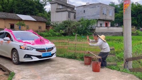 [图]小伙接新娘嚣张至极目无尊卑，不是有钱就无所不能在哪都遭人唾弃