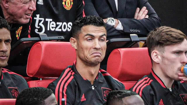 c罗坐替补席沮丧表情火遍网络,名嘴:其他人太差劲