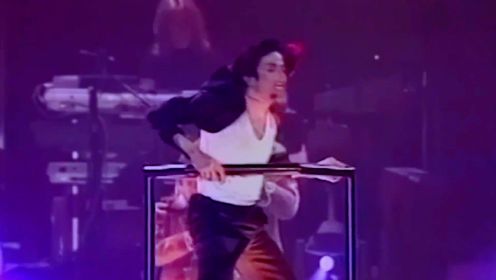 迈克尔杰克逊 ：演唱会上出现了惊人的一幕