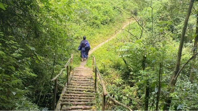 青城寻幽之旅:与隐士徒步金鞭岩至王婆岩,顺便拜访他的一个道医朋友