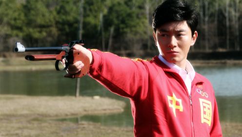 为了中国国旗在奥运会升起，中国人为此奋斗了54年，许海峰的枪