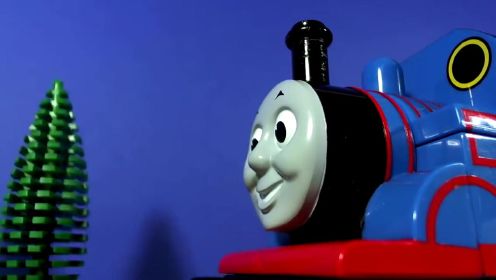 乐高定格动画：小火车的燃油要用光了，他来到补给站停下准备加油