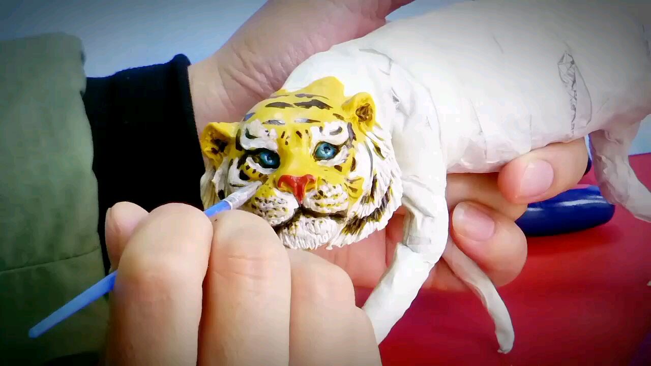 徐真面塑手作,面塑动物系列作品,老虎制作_腾讯视频