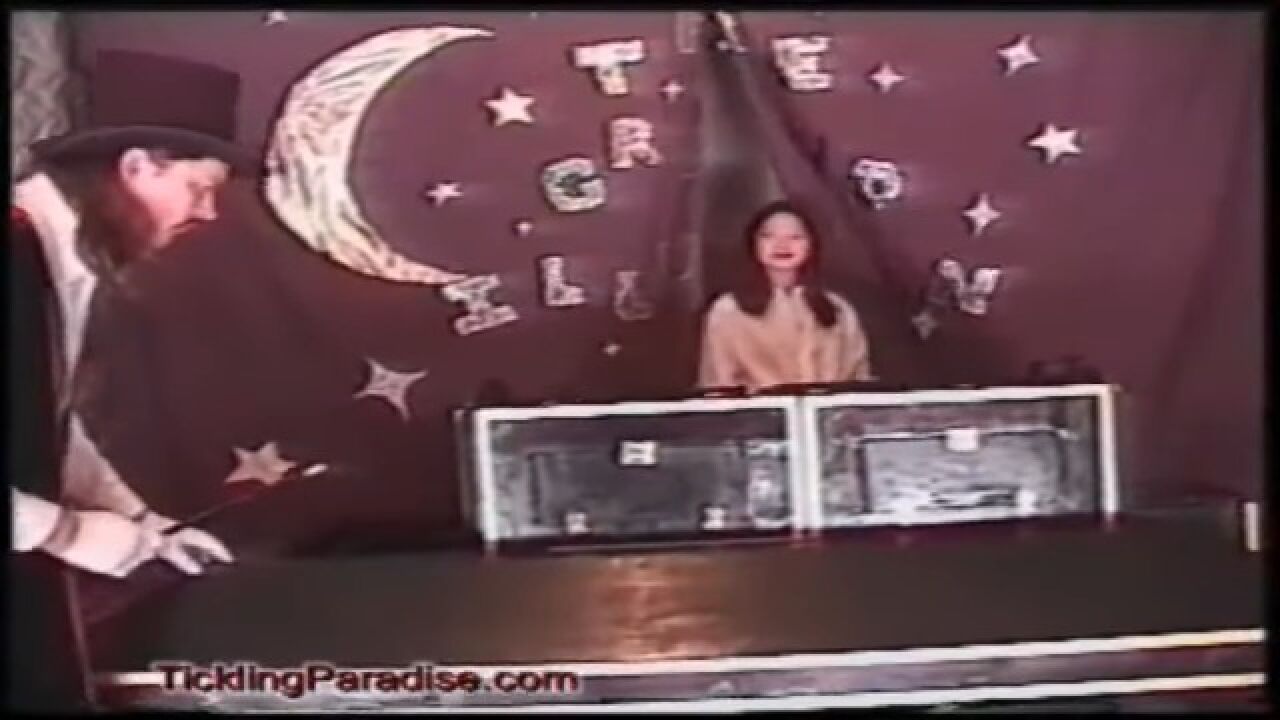 00008-20210203-TickleBoxFeet-TicklingMagicalBox-TicklingParadise_高清