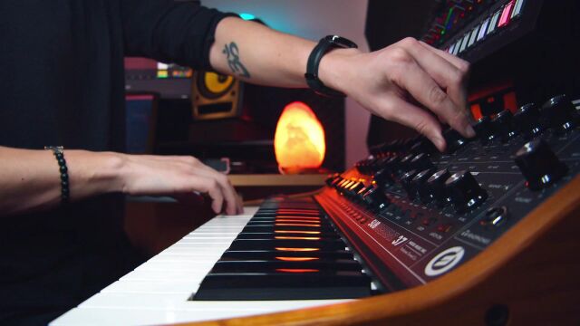 Victor Ruiz  Interstellar  Soul Seek | Moog Subsequent 37 + TR8S