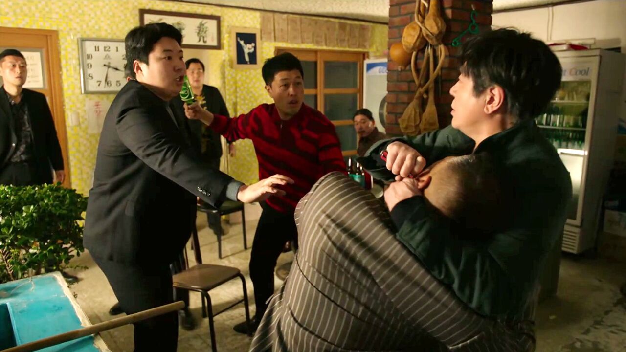 穷大叔帮人收账,只用一招就吓哭黑帮大佬_高清1080P在线观看平台_腾讯视频