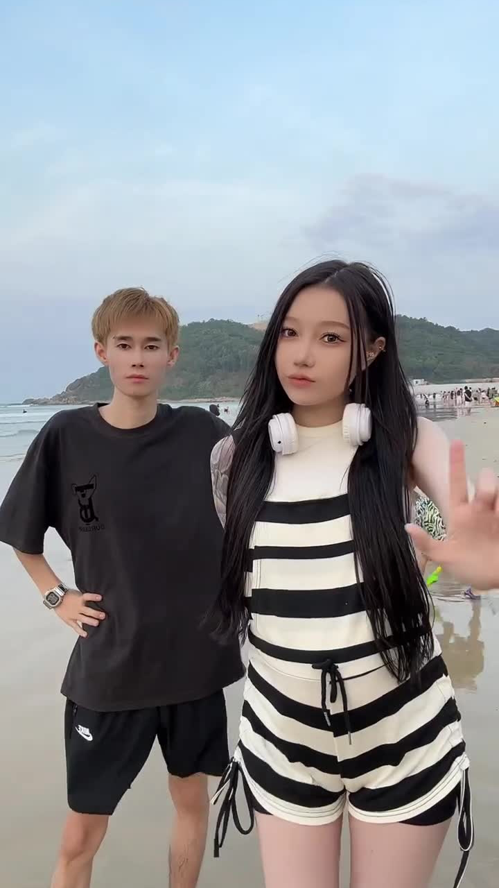 三个人的舞蹈 李爱笑aixiao(oxpaabfnibze) 夏花女孩新儿babe(oxnkmfg