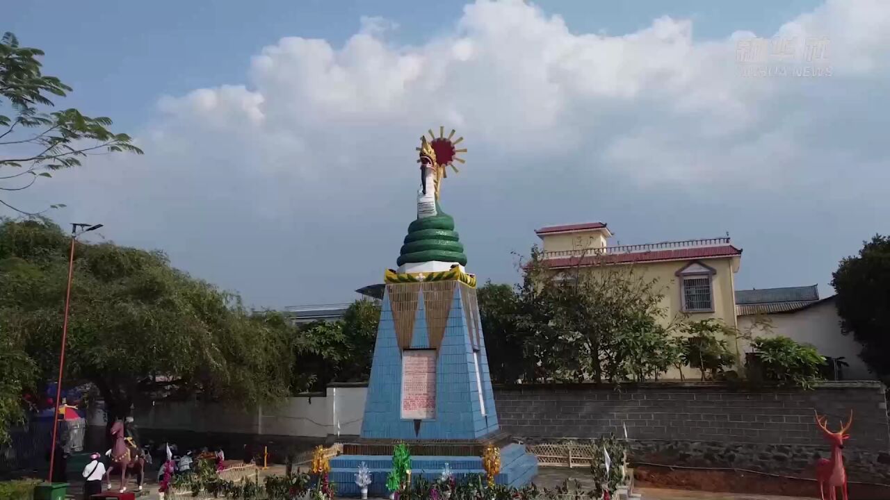 云南陇川德昂族群众欢度龙阳节