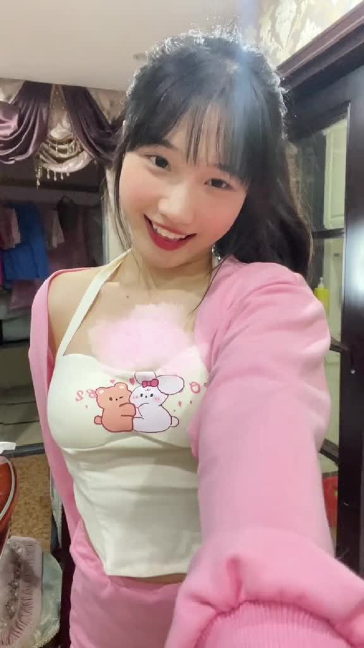 开学啦 要回学校咯性感可爱 微胖女生 人间水蜜桃 甜御
