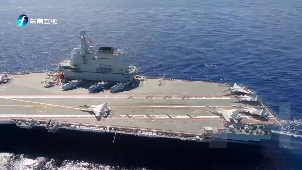 山东舰编队进行海上对抗演练