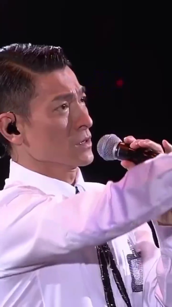 #刘德华#演唱会深情献唱，感动数万人。#热门#同城热门_高清1080P在线观看平台_腾讯视频